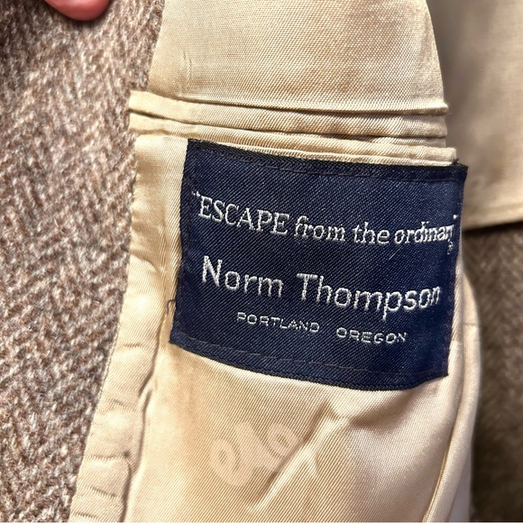 Norm Thompson Harris Tweed Blazer Vintage Herringbone Wool Tan Brown Abt Size 42 - Picture 7 of 10